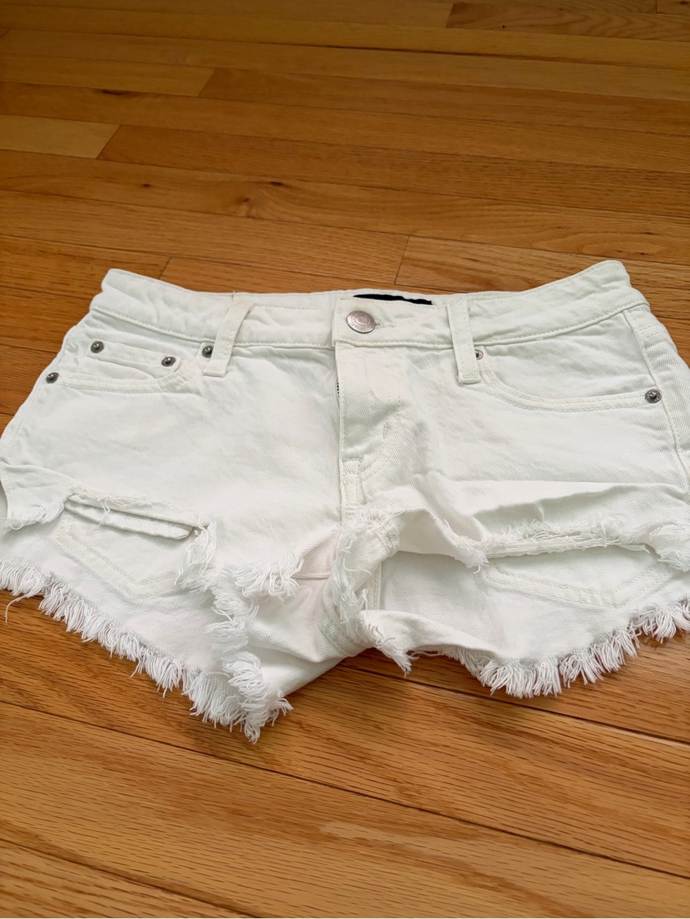 Aeropostale White Frayed Denim Women's Shorts, size 0